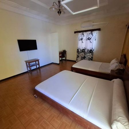 Lotus Hotel Antsiranana Екстериор снимка