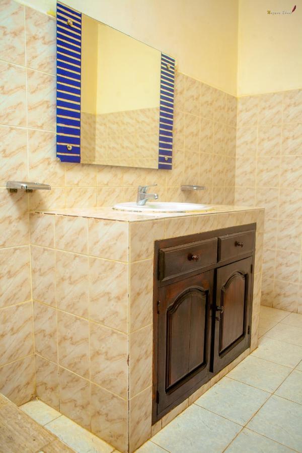 Lotus Hotel Antsiranana Екстериор снимка