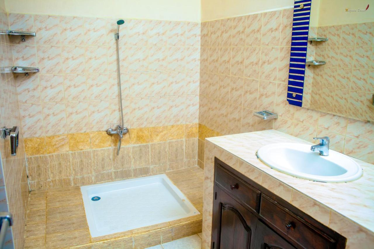 Lotus Hotel Antsiranana Екстериор снимка