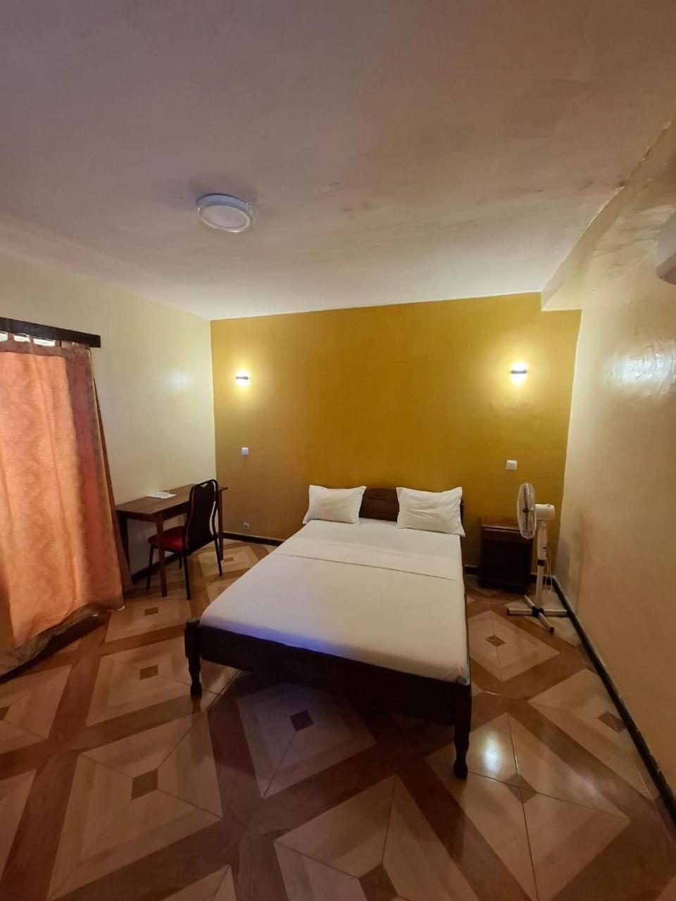 Lotus Hotel Antsiranana Екстериор снимка