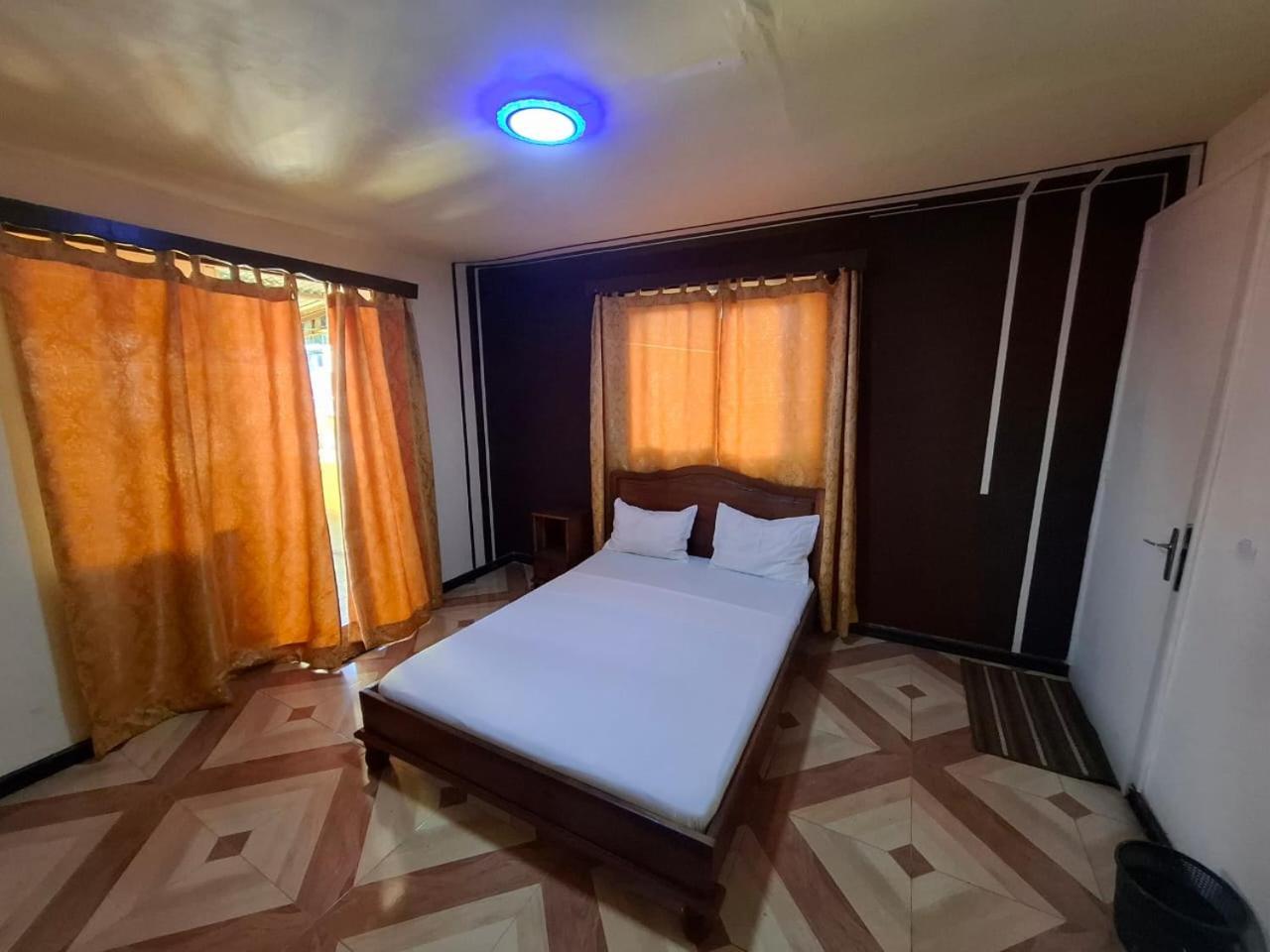 Lotus Hotel Antsiranana Екстериор снимка