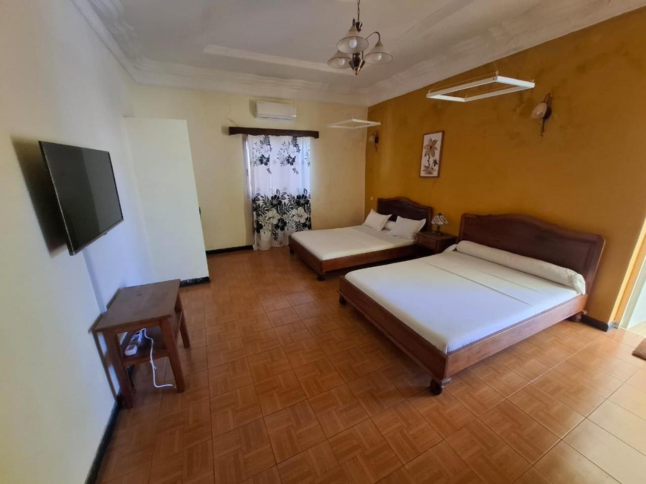 Lotus Hotel Antsiranana Екстериор снимка
