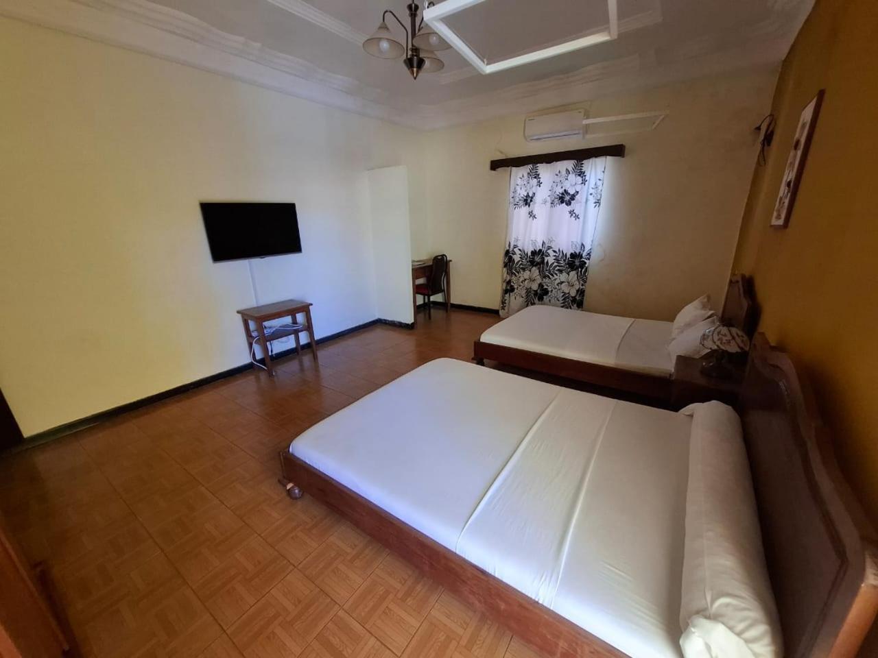 Lotus Hotel Antsiranana Екстериор снимка